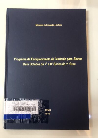 Programa de enriquecimento de currículo para alunos bem dotados da 7a. a 8a. séries do primeiro grau: estudos sociais