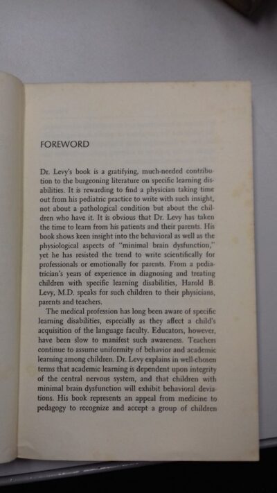 Square pegs, round holes: the learning-disabled child in the classroom and at home - Imagem 7
