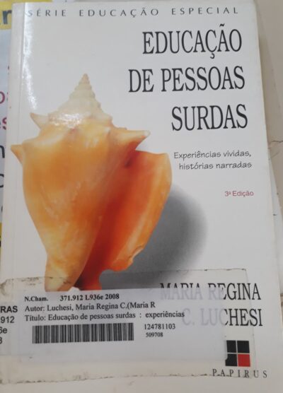 Educação de pessoas surdas:  experiências vividas, histórias narradas