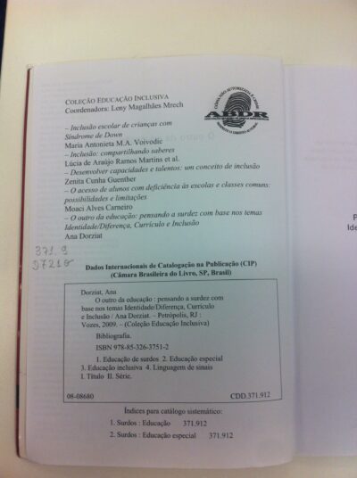 O outro da educação: pensando a surdez com base nos temas identidade/diferença, currículo e inclusão - Imagem 3