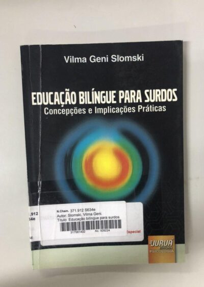 Educação bilíngue para surdos: concepções e implicações práticas