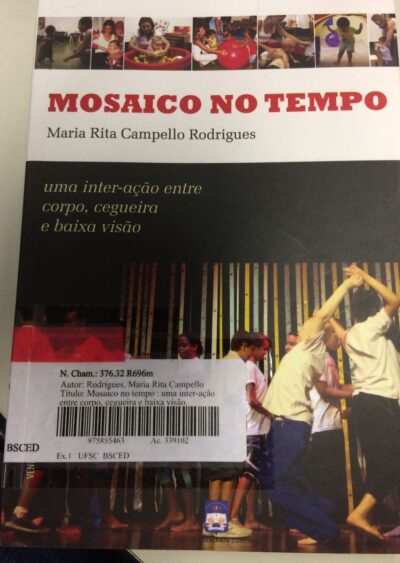 Mosaico no tempo: uma inter-ação entre corpo, cegueira e baixa visão