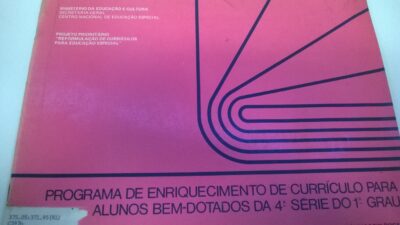 Programa de enriquecimento de currículo para alunos bem-dotados da 4ª do 1º grau: ciências físicas e biológicas